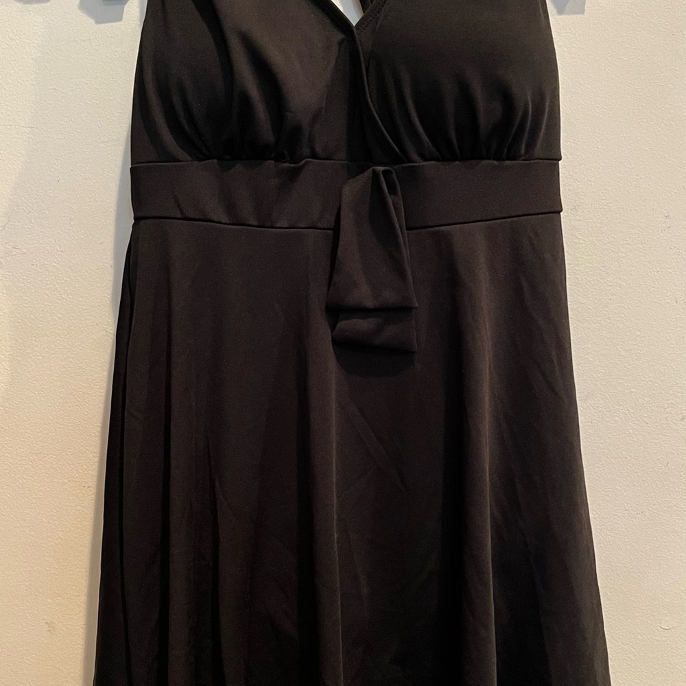 Black V-Neck Sleeveless One-Piece Swim